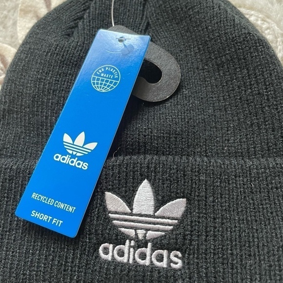 New - Women’s beanie - Picture 2 of 3